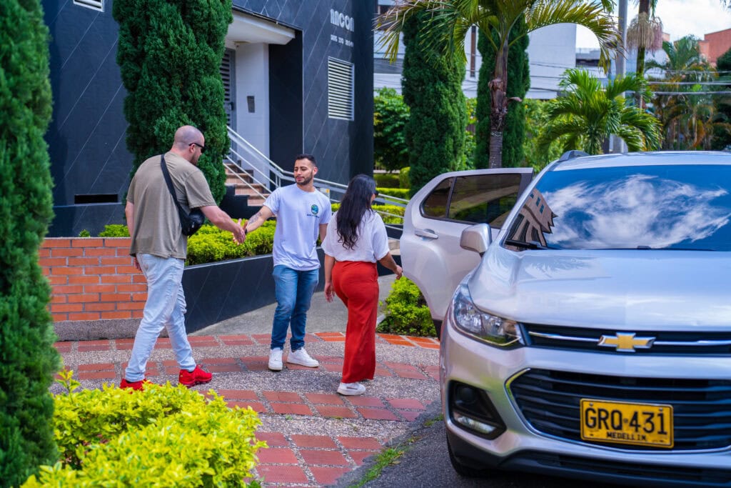 Medellin Tours private driver meeting guests by the car